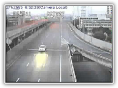 รถตู้ตกทางด่วนบนถนนพระราม