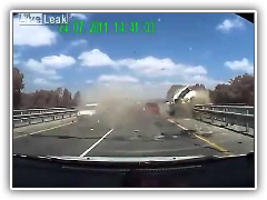 อุบัติเหตุรถยนต์ชนประสานงาเต็มๆ