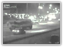 สยอง ซิ่งรถเก๋งชนท้าย10ล้อติดไฟแดง